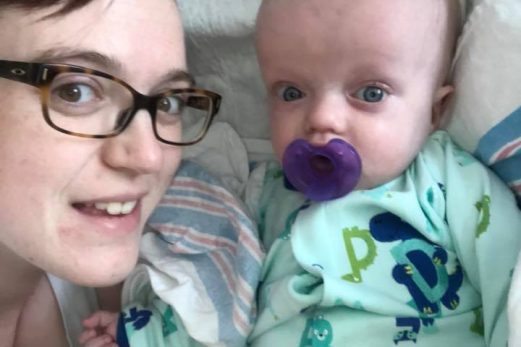 Le bébé atteint du syndrome MEDNIK fêtera son 1 an
