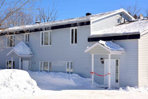 Un bloc à logements évacué à cause du poids de la glace