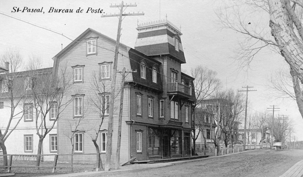 La carte postale ancienne, le réseau social d’une époque